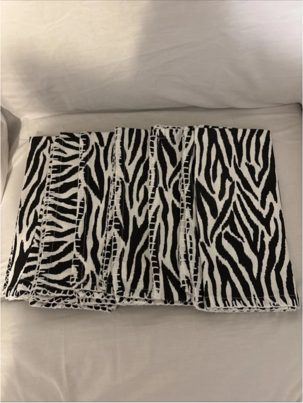 Pier 1 Black/white Zebra Striped Design Cloth Napkins 6. (1090)